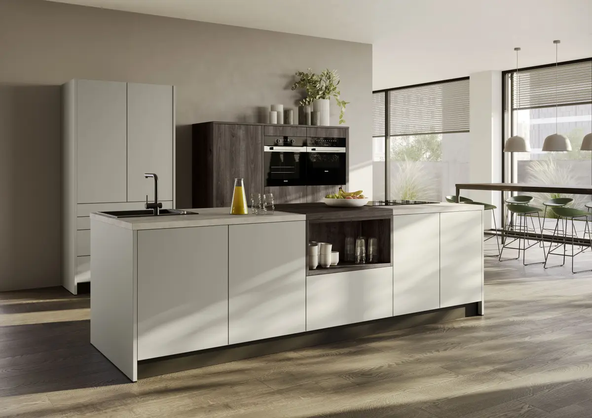 Contur-Designkueche-mit-Kochinsel-Kieselgrau-matt
