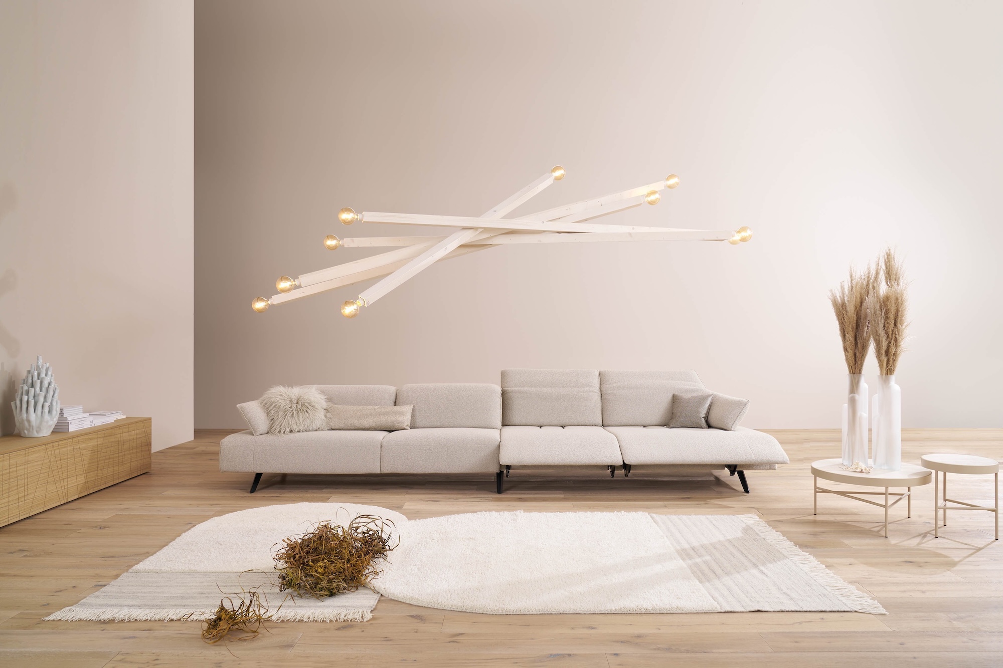 Himolla-modernes-Sofa-silky-cremeweiss