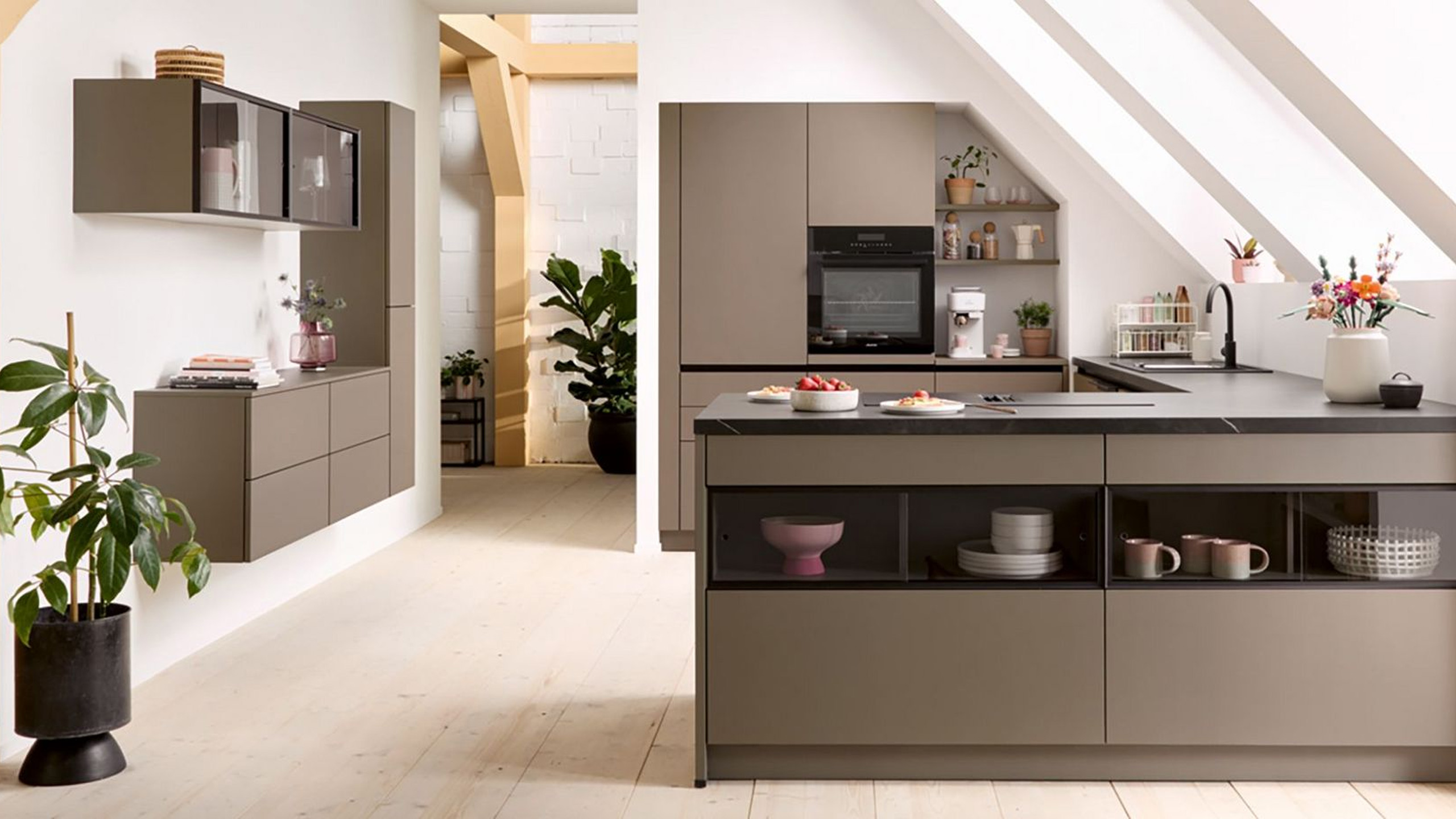 Schueller-Matera-Colour-L-Kueche-unter-Dachschraege