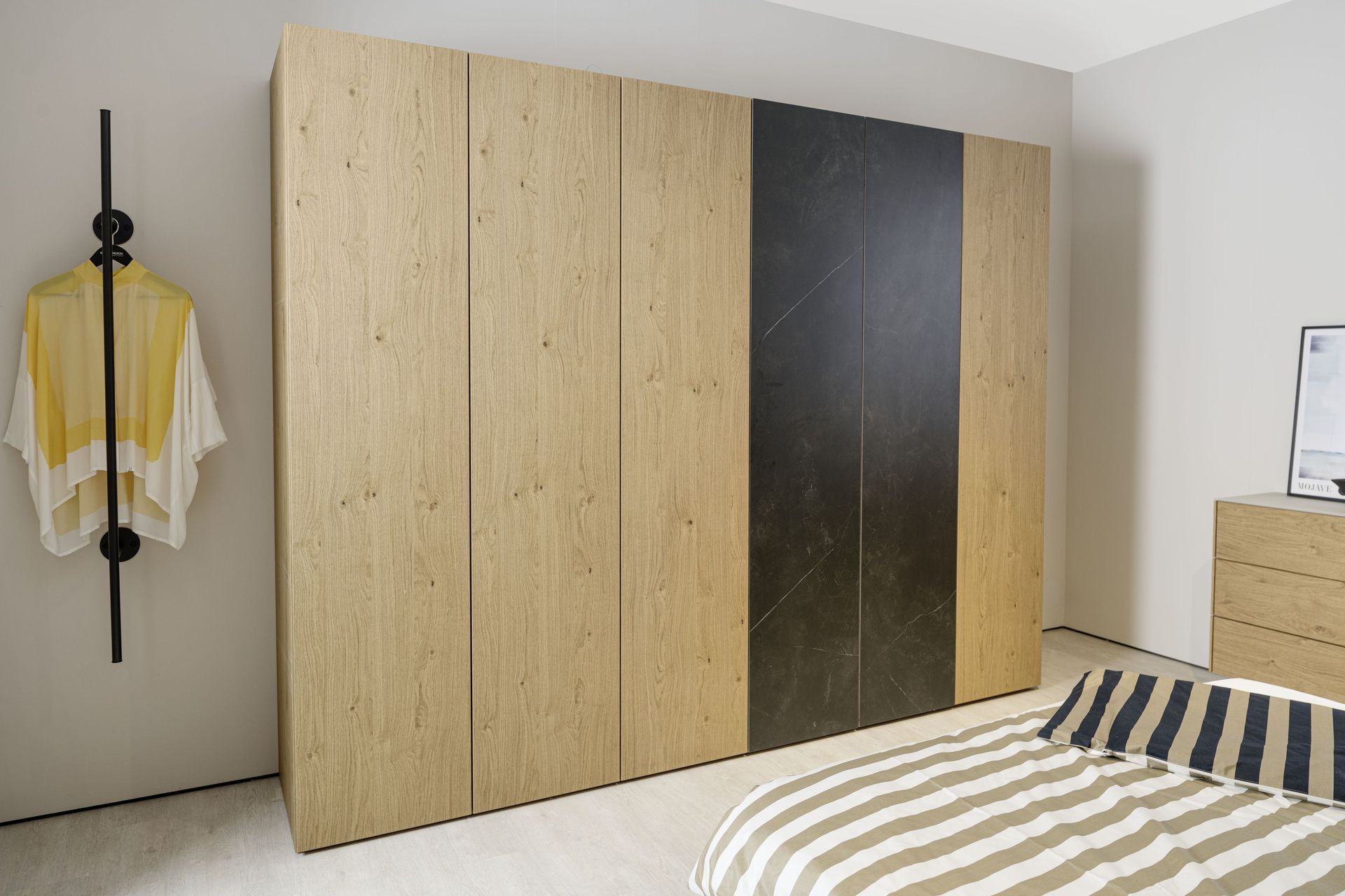 Sudbrock-Miria-Kleiderschrank-Holz-Anthrazit