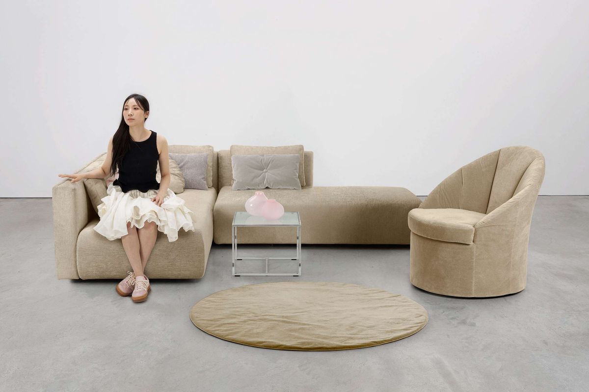 bruehl-piano-large-ecksofa-rosa-sessel