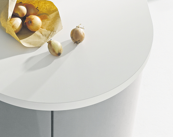 Runde Formen und Eckige Details Runde Formen und Eckige Details