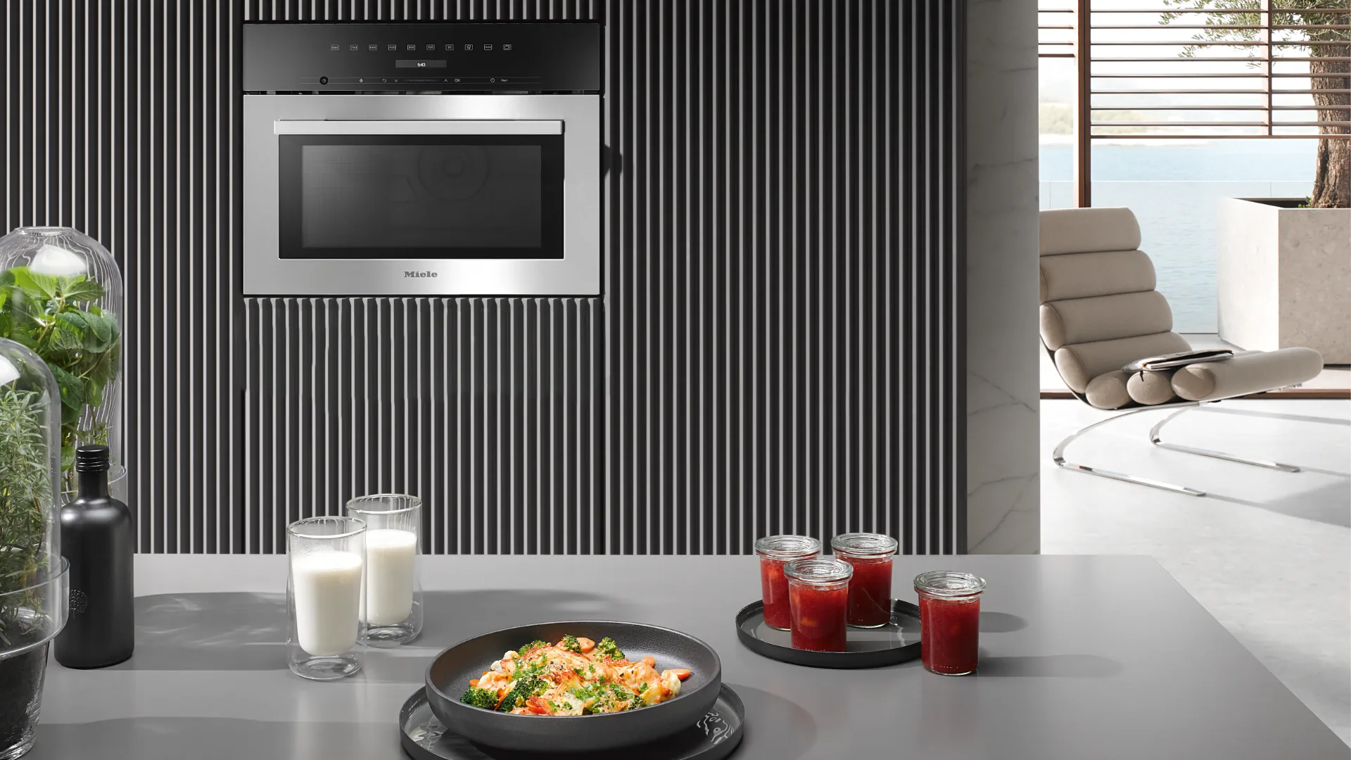 miele-backofen-nische-schwarz-kueche-grau